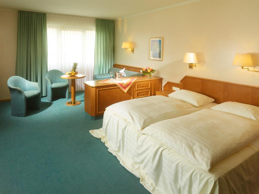 Hotel Lösch Pfälzer Hof Römerberg Zimmer foto